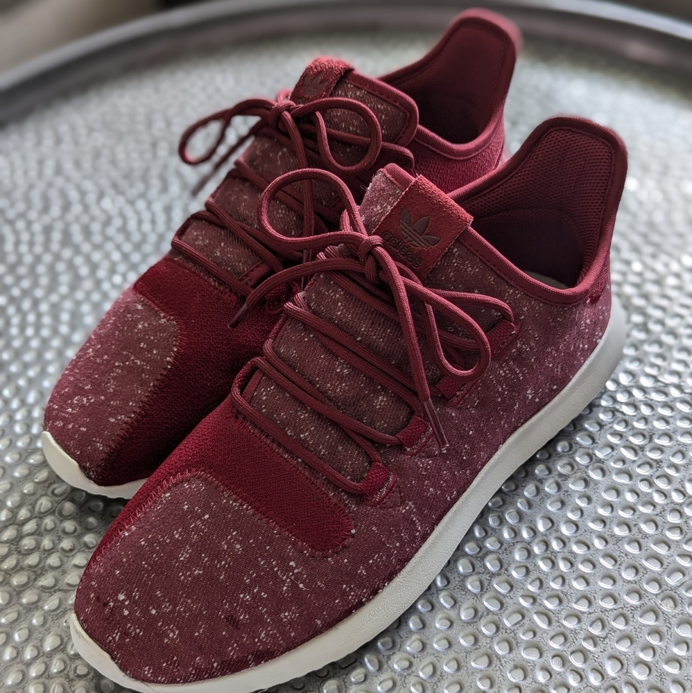 EUC men's Adidas 9.5 sneakers
